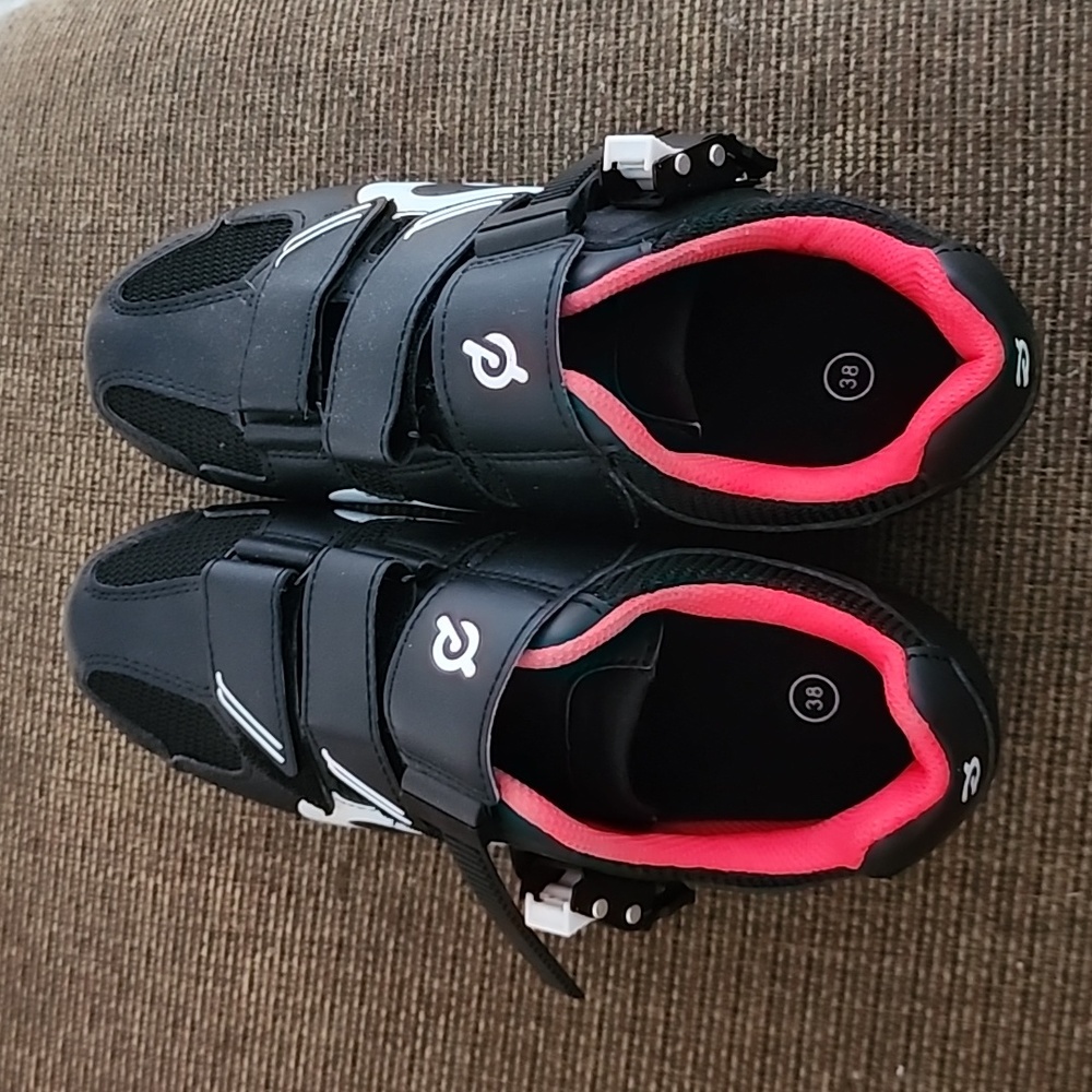 Women's Peloton cycling shoes. Perfect condition n only worned twice!
